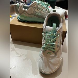Women’s Lone Peak 7 Altra Trail Shoe.
